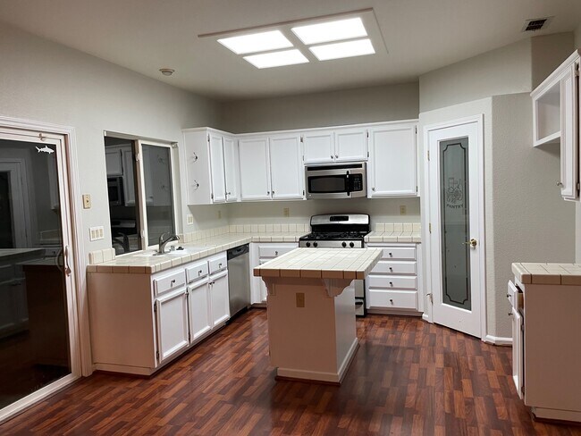 Kitchen - 5407 Havenhurst Cir