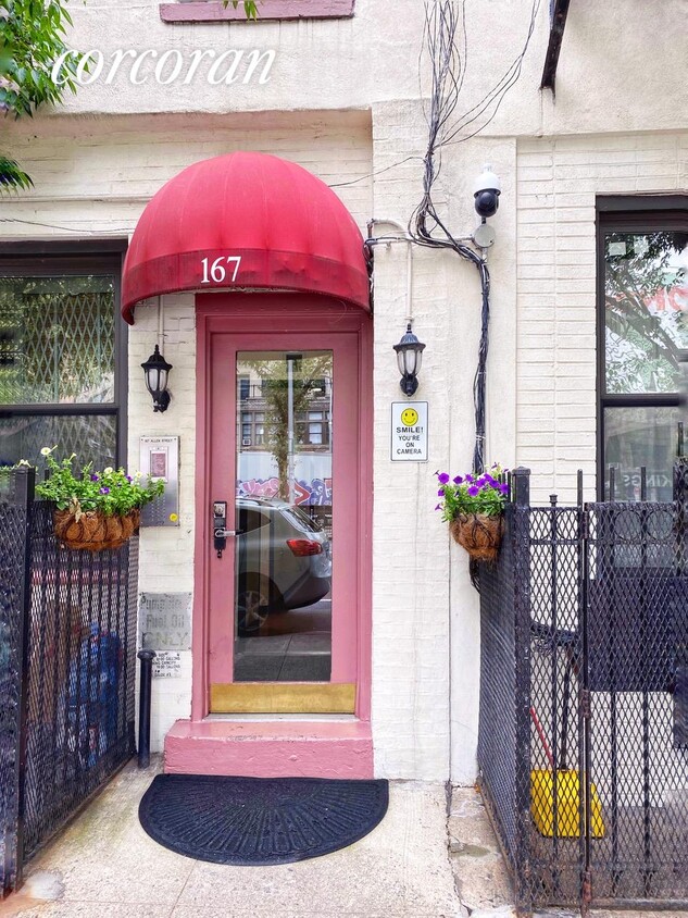 Foto del edificio - 167 Allen St
