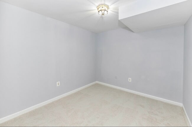 Building Photo - 6046 Raina Dr
