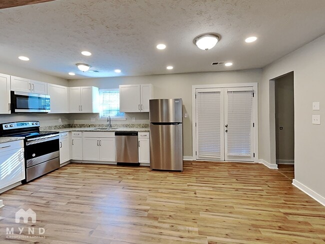 Building Photo - 325 Morris Dr SE