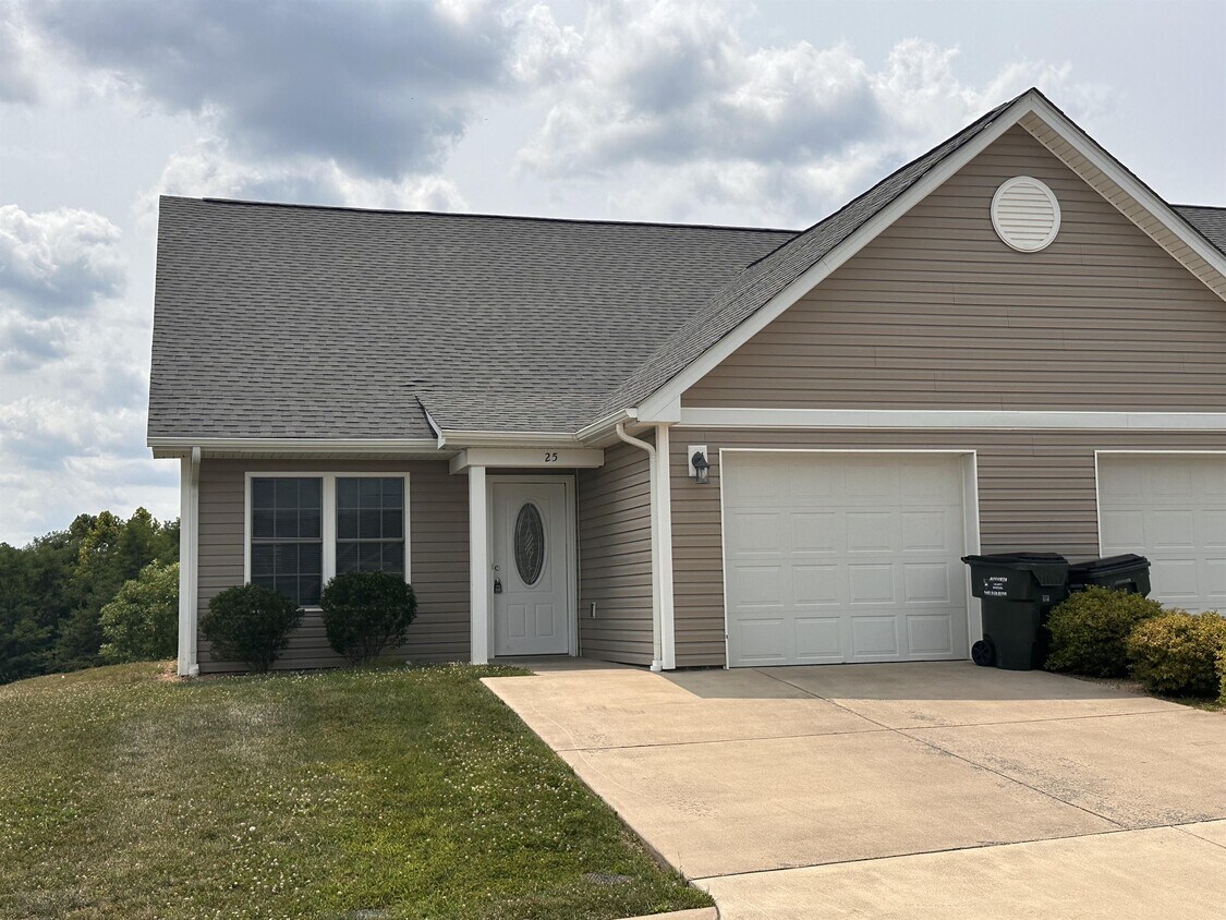 25 Brooke St, Staunton, VA 24401 Townhome Rentals in Staunton VA