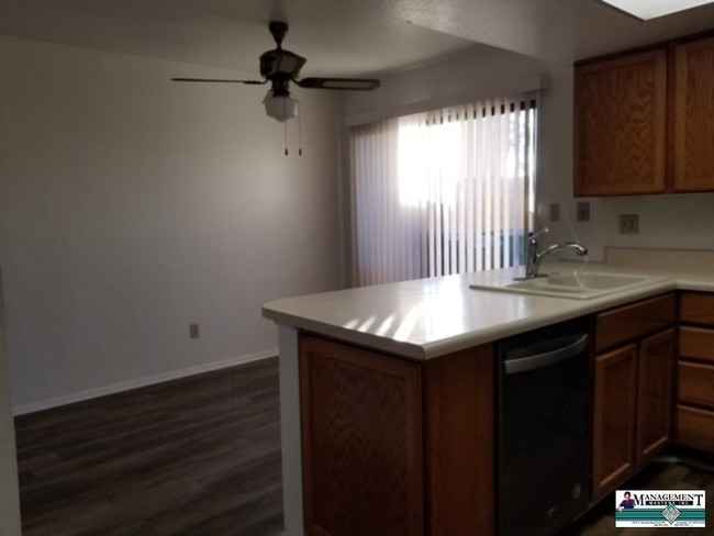 Building Photo - Great location next to Papago Buttes Park