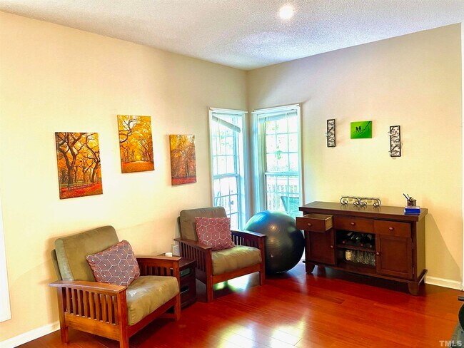 Building Photo - 101 Elmview Dr
