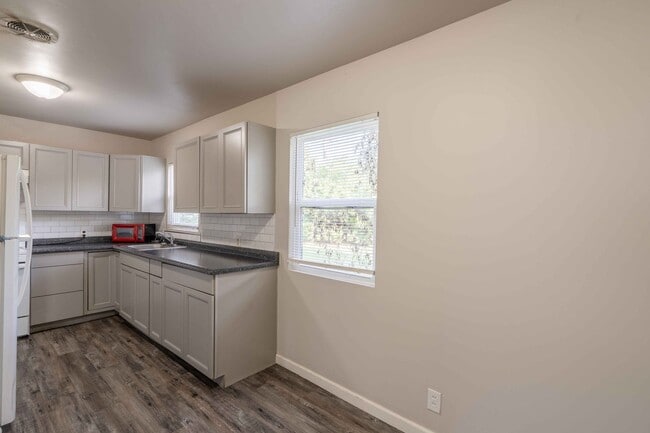 Building Photo - Family Home Remodel! Ready for Move In!