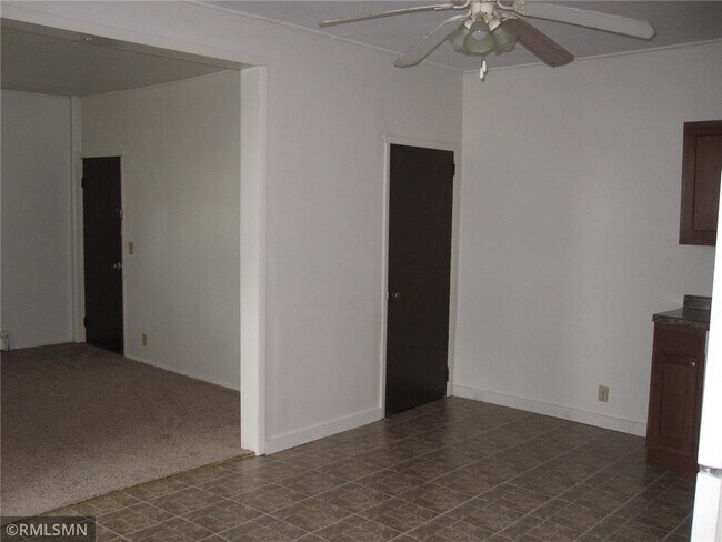 Building Photo - 348 N Knowles Ave