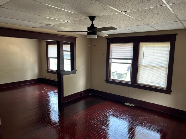 Building Photo - 313 S 3rd St