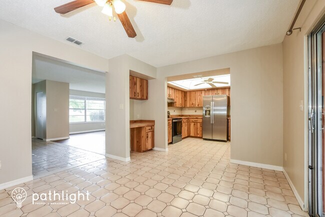Building Photo - 3327 Yule Tree Dr