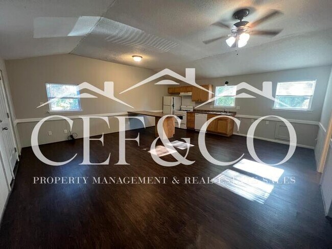 Foto del edificio - Upstairs Studio apartment available in Spa...