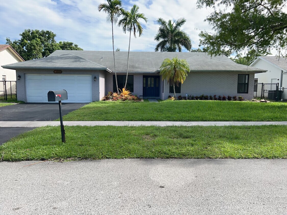 8001 NW 54th Ct, Lauderhill, FL 33351 House for Rent in Lauderhill
