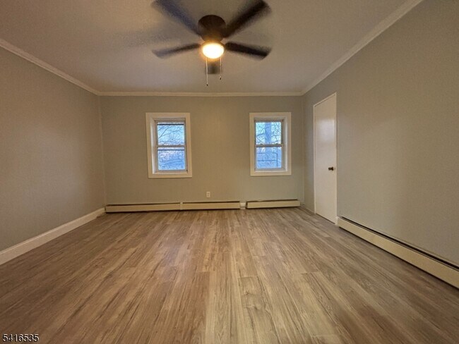 Foto del edificio - 318 E 1st Ave