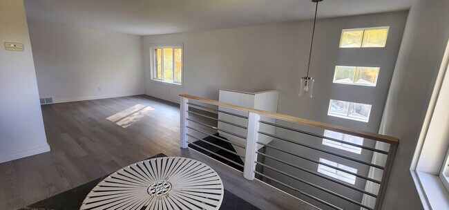 Comedor orientado hacia la sala de estar - 231 Lindley Rd