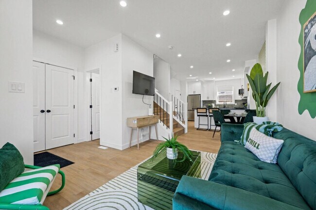 Building Photo - 11017-11155 155 St NW