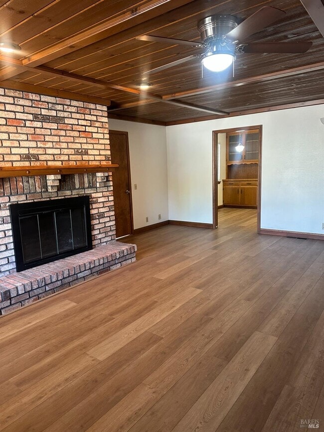 Building Photo - 372 Maple Ave