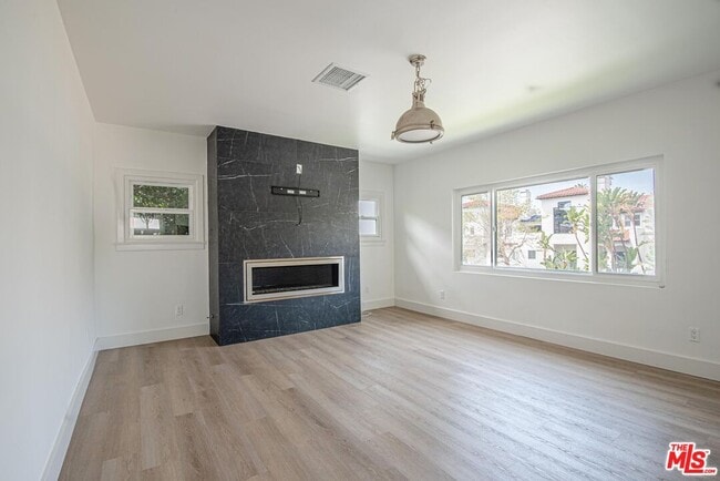 Building Photo - 1040 N Crescent Heights Blvd