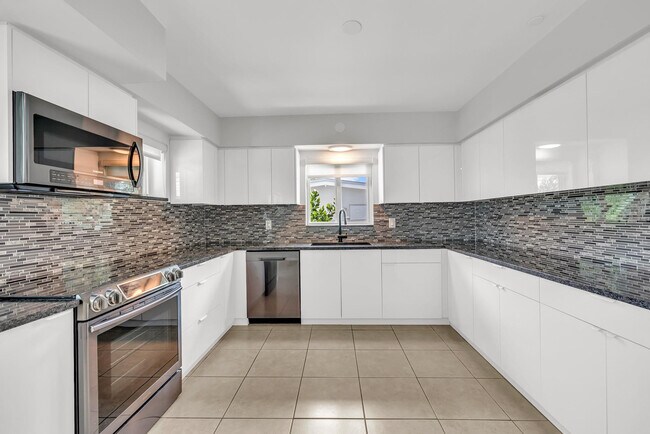 Foto del edificio - 2812 NE 27th St