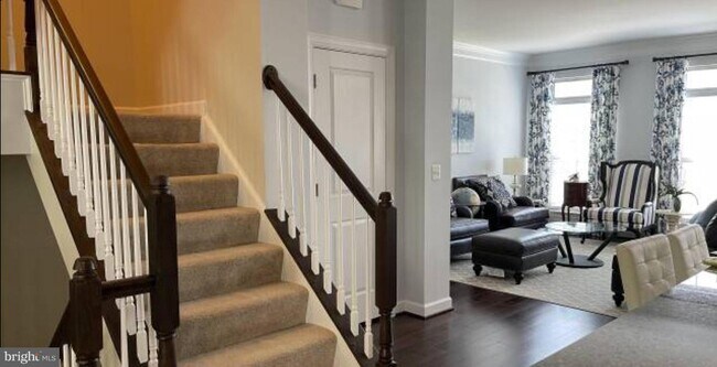 Building Photo - 8013 Turtle Creek Cir