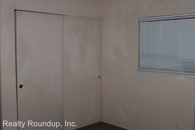 Building Photo - 1919 Comstock Dr