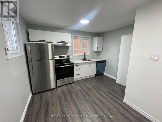 Building Photo - 292 Simcoe St