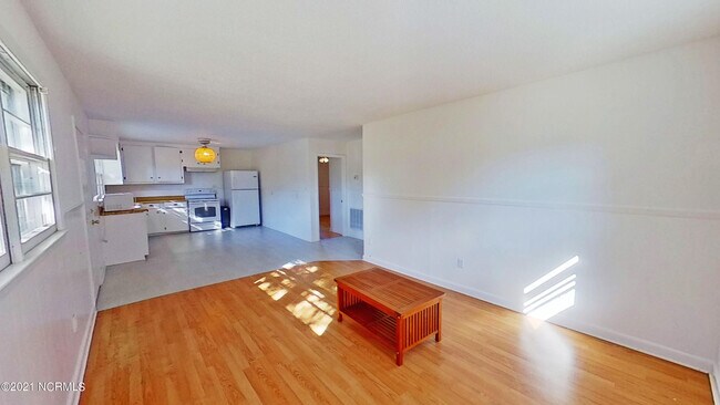 Building Photo - 806 Monroe Ave
