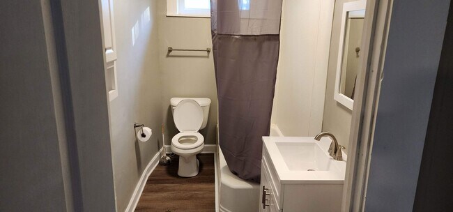 Building Photo - Home For Rent in Newport, TN