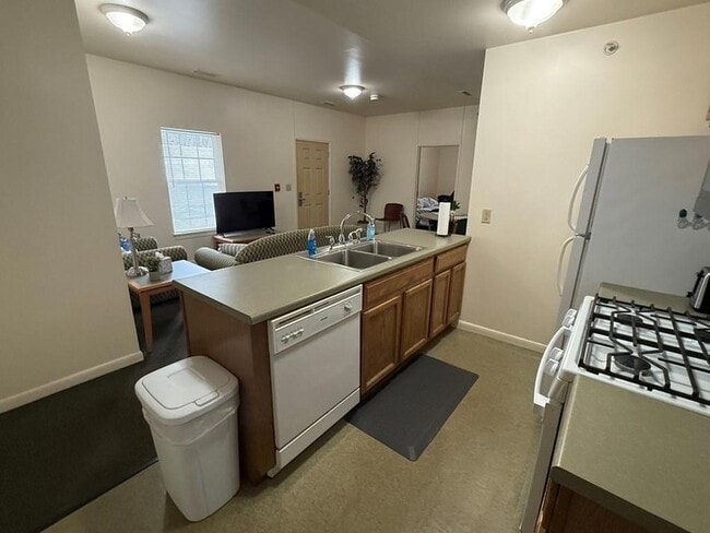 Building Photo - 1950 W 1st St