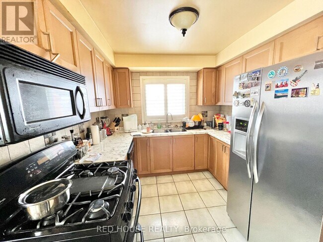 Building Photo - 2 Palmolive St