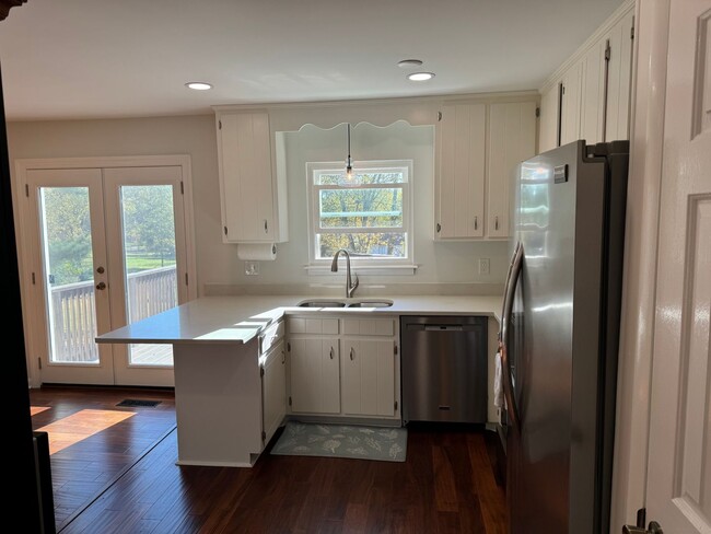 Building Photo - Cute Remodeled Ranch in Bellevue Cul-de-Sac