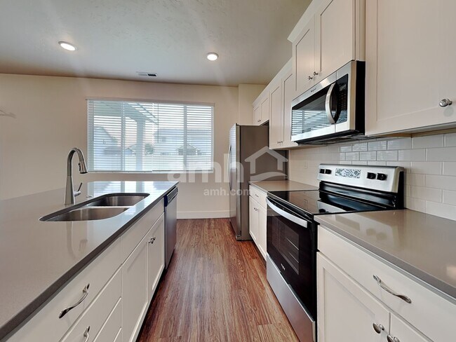 Foto del edificio - 9472 W Chino St