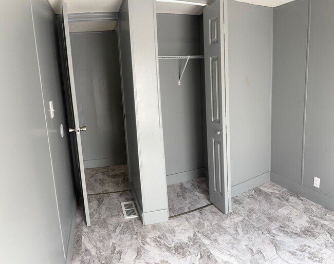 Foto del edificio - 2 Bedroom 1 Bathroom Trailer Located in We...