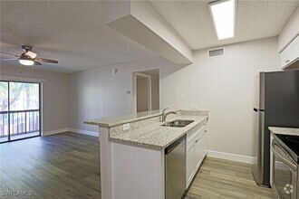 Building Photo - 5305 Summerlin Rd