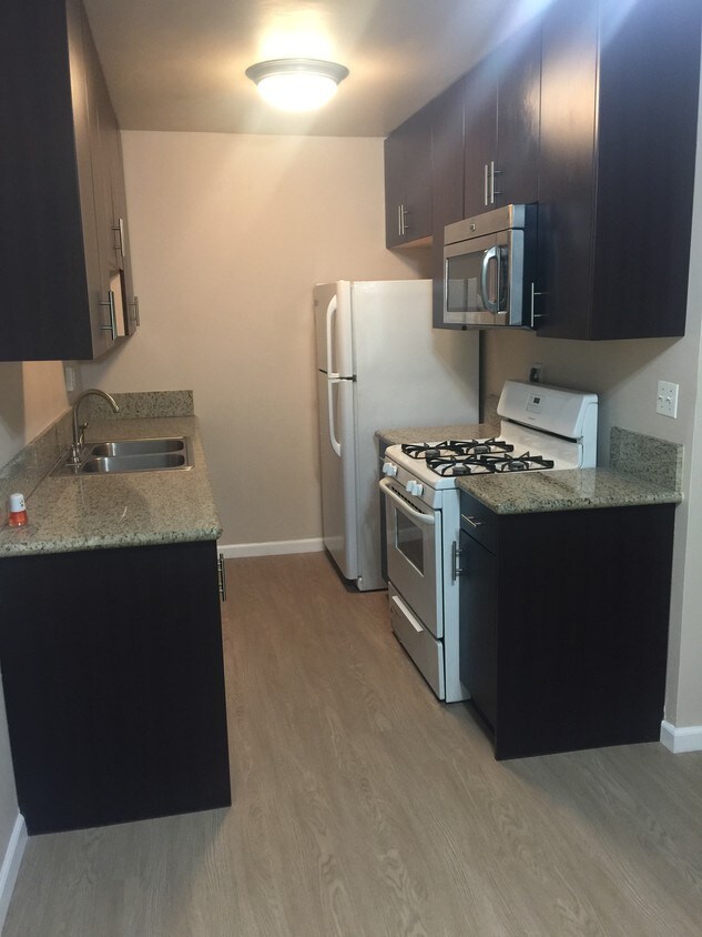 Granite Kitchen - 3325 Pico Blvd