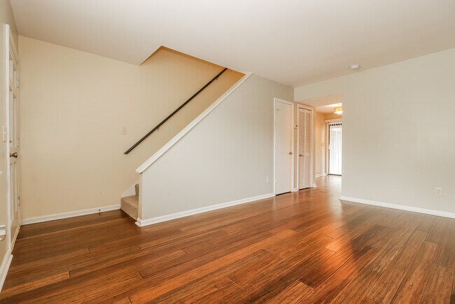 Foto del edificio - Charming 2 Bedroom Townhome