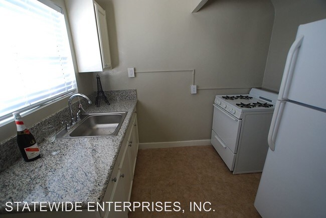 Building Photo - 979 S Oxford Ave