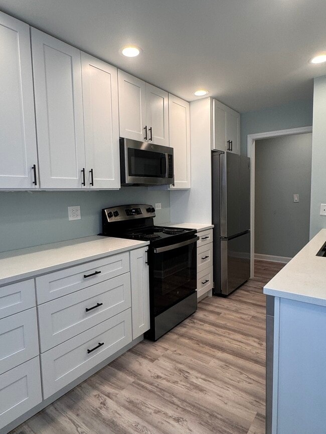 Building Photo - 705 Strom Dr