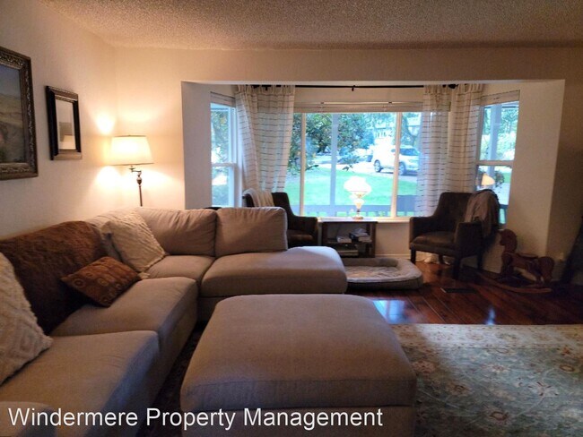 Building Photo - 3 br, 2.5 bath House - 2163 NE Norrland Court
