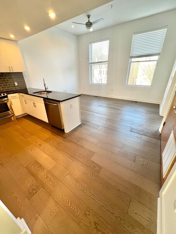 Foto del edificio - 323 N 24th St