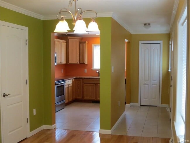 Kitchen - 9 Edison Ave