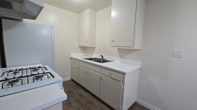 Foto del edificio - 530 N Wilson Ave