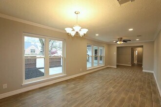 Building Photo - 511 Rosewood Dr