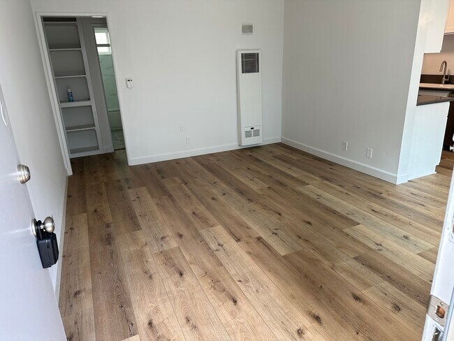 Sala de estar - 1328 Barry Ave