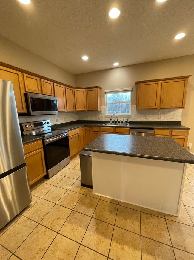 Building Photo - 4915 Little Pine Dr