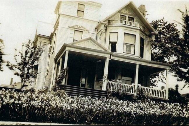 Building Photo - 941 Luttrell St