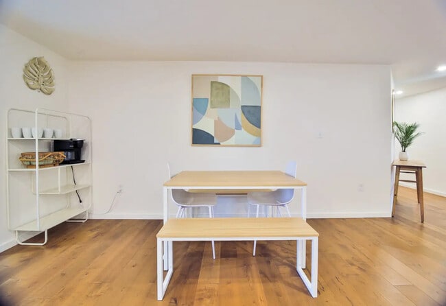 Dining - 2249 Grove St