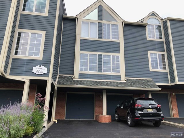 Foto principal - 193 Surrey Ct
