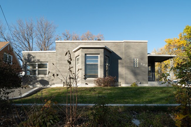 Foto del edificio - 603 W 18th St