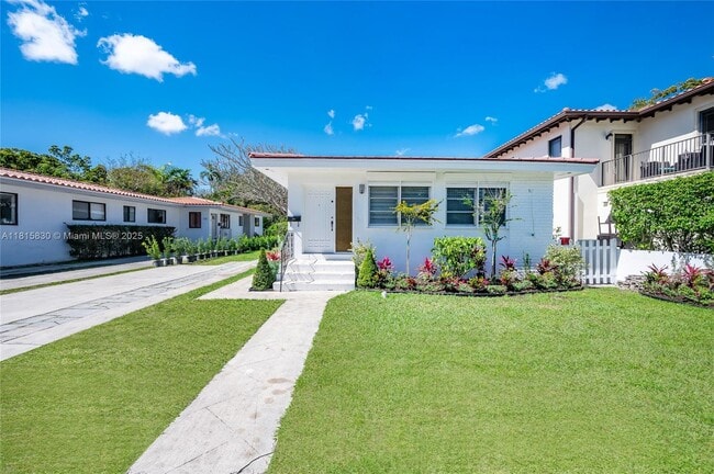 Building Photo - 1704 S Le Jeune Rd