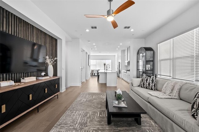 Foto del edificio - 4310 Authentic Dr