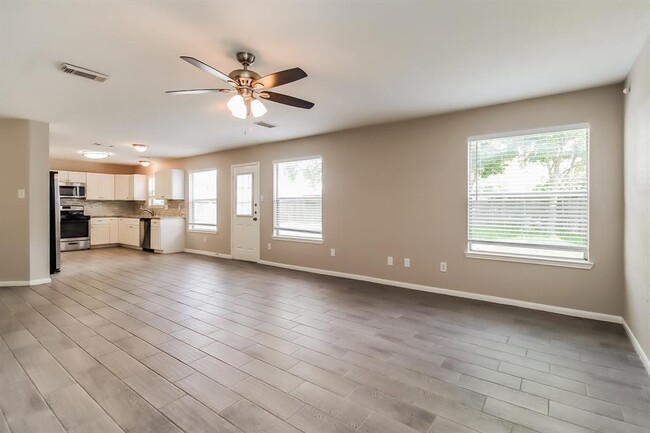 Building Photo - 28810 Fox Canyon