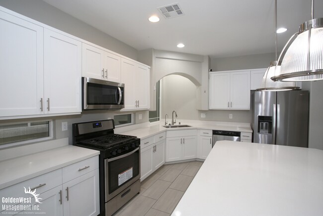 Foto del edificio - Beautifully Updated 4Bdm 3Ba Two-Story Home Located in the Heart of Southern Highlands!