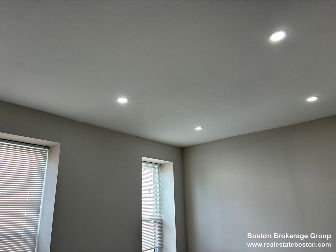 Building Photo - 9 Ruggles St